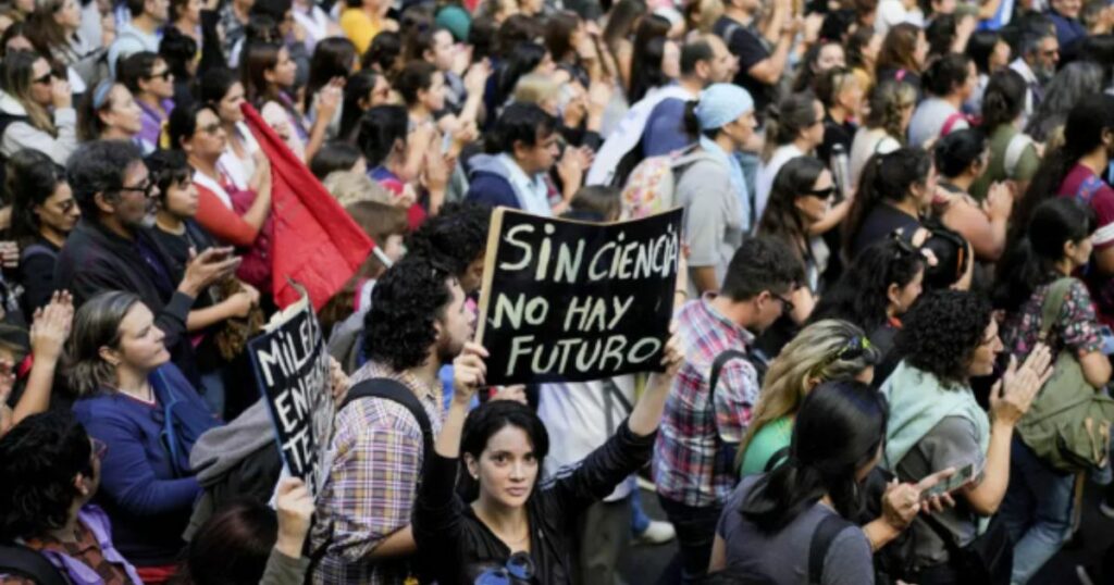 Golpe a la ciencia: dieron de baja los principales fondos para investigación Golpe a la ciencia: dieron de baja los principales fondos para investigación