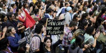 Golpe a la ciencia: dieron de baja los principales fondos para investigación Golpe a la ciencia: dieron de baja los principales fondos para investigación