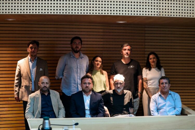 Autoridades provinciales y referentes del sector cultural acompañaron la sesión en la que se aprobaron las normas que regulan la actividad de eventos y museos en Córdoba.