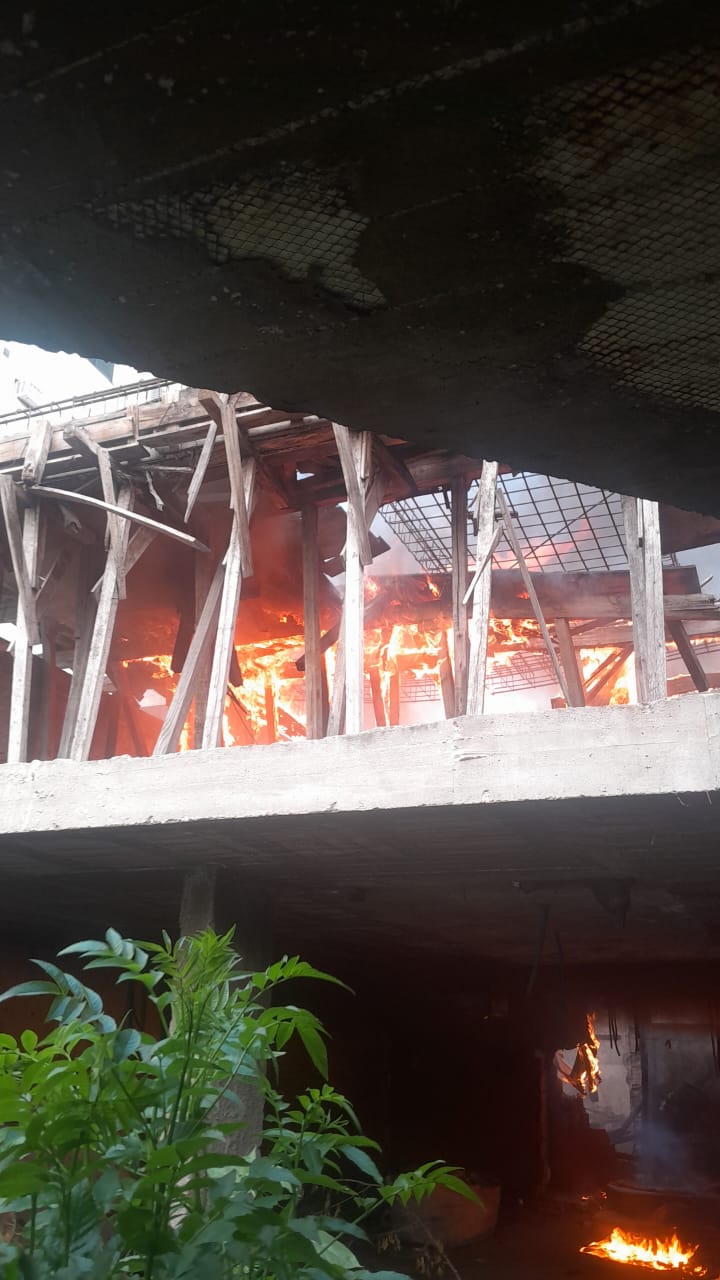 Bomberos controlaron un incendio en un edificio abandonado de Alberdi Incendio en Barrio Alberdi.