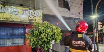 Incendio en una vivienda de barrio General Paz dejó dos personas hospitalizadas Incendio en una vivienda de barrio General Paz dejó dos personas hospitalizadas