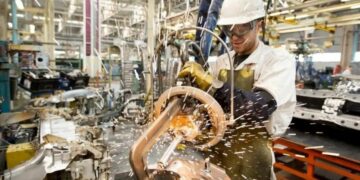 Industria y construcción retrocedieron en octubre y profundizan la desaceleración Industria