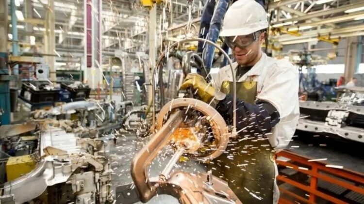 Industria y construcción retrocedieron en octubre y profundizan la desaceleración Industria