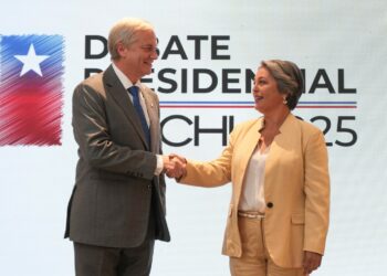 Jara y Kast marcan diferencias en el último debate presidencial