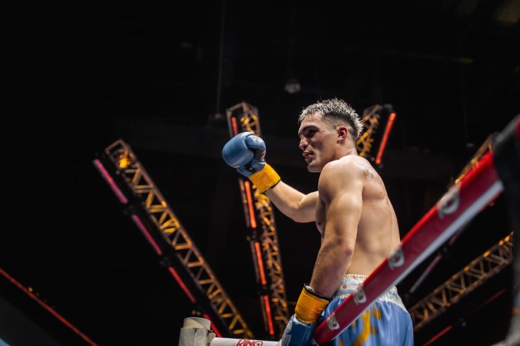 La hazaña de Kevin Ramírez: es barrendero, regaló 30 kilos de ventaja y se consagró campeón en Arabia