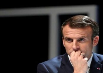 La imagen de Macron toca su mínimo histórico