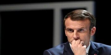 La imagen de Macron toca su mínimo histórico