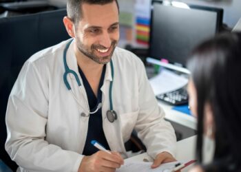 Lanzan una campaña para promover la verificación de matrículas profesionales en Córdoba