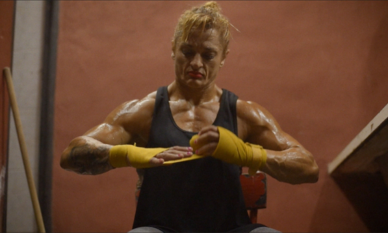 Coki Ramírez presenta “Mujer Salvaje” en homenaje a la Locomotora Oliveras Coki Ramírez presenta “Mujer Salvaje” en homenaje a la Locomotora Oliveras