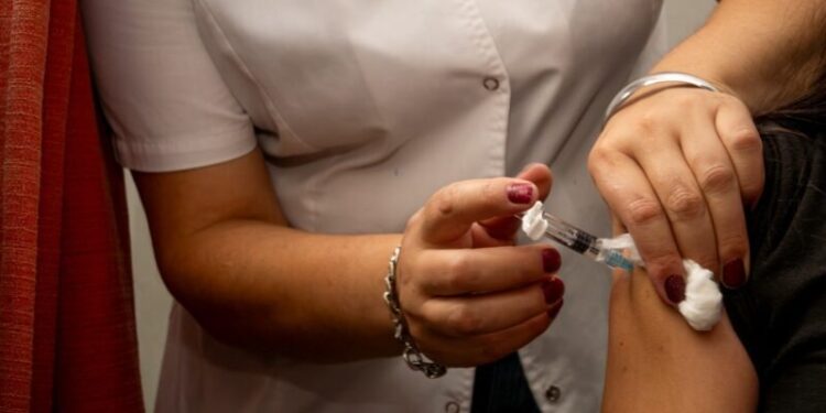 Los Centros de Salud municipales vacunarán contra el dengue dengue