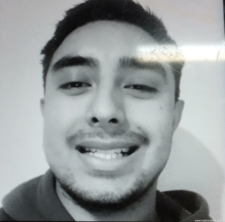 Balmaceda Luciano Tomás, de 25 años, fue visto por última vez en el barrio Alto Mieres de Cosquín.