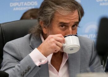 El oficialismo busca frenar el Presupuesto en el Senado por falta de apoyo