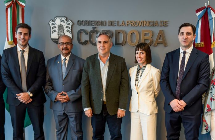 Martin-Llaryora-se-reunio-con-el-Embajador-de-la-India-optimized