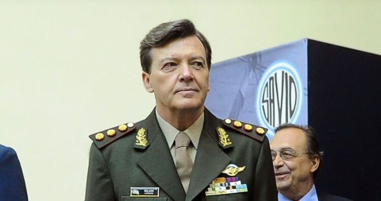 Milani afirma que la compra de aviones F-16 es una “política marketinera” del Gobierno El ex jefe del Ejército, César Milani.