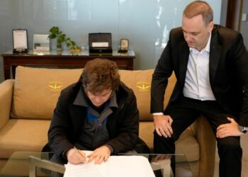 Milei firmó la reforma laboral y el Gobierno la envía al Senado para su tratamiento