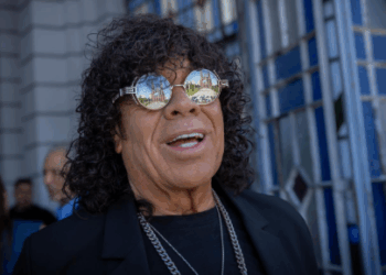 La Mona Jiménez se recupera tras una operación de hernia