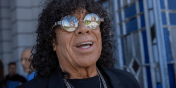 La Mona Jiménez se recupera tras una operación de hernia La Mona Jiménez se recupera tras una operación de hernia