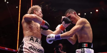 Naoya Inoue batió el récord de Mayweather y retuvo sus coronas en Arabia