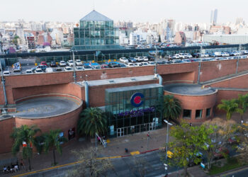 Vista del espacio en Nuevocentro Shopping donde se instalará la primera tienda de Decathlon en el interior del país.