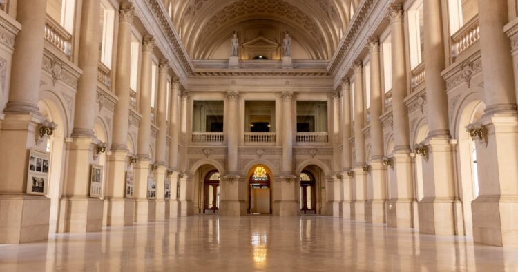 Córdoba celebra el centenario del TSJ con una muestra artística sobre la justicia El Palacio de Justicia I abre sus puertas al público con pintura histórica y contemporánea.