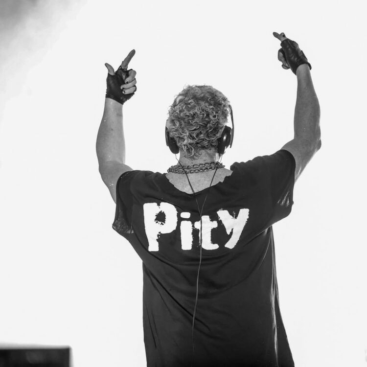 Pity sorprendió con un nivel altísimo y cerca de tres horas de música.