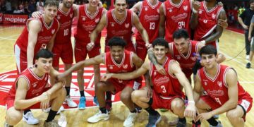 El plantel de La Gloria festejó en el clásico.