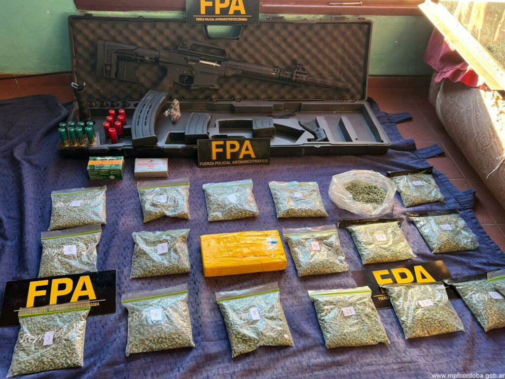 Desmantelaron una organización que importaba drogas desde Brasil y las comercializaban en Córdoba Se secuestraron más de 23 mil pastillas de Rohypnol, cocaína, marihuana, armas, vehículos y dinero en efectivo por un valor superior a los 346 millones de pesos.