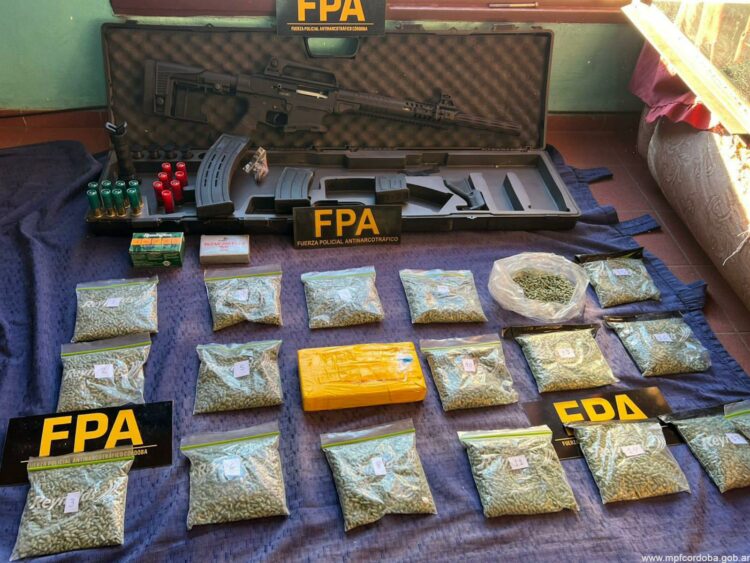 Desmantelaron una organización que importaba drogas desde Brasil y las comercializaban en Córdoba Se secuestraron más de 23 mil pastillas de Rohypnol, cocaína, marihuana, armas, vehículos y dinero en efectivo por un valor superior a los 346 millones de pesos.