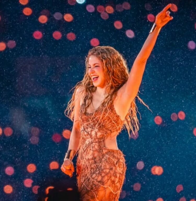 Tras una hora de espectáculo se suspendió el show de Shakira: malestar y críticas del público Tras una hora de espectáculo se suspendió el show de Shakira: malestar y críticas del público