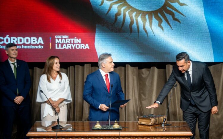 Miguel Siciliano juró como ministro de Vinculación y Gestión Institucional El gobernador Llaryora encabezó el acto de jura del flamante ministro del gabinete provincial.