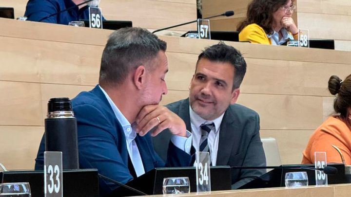 Comienza el debate sobre tablas del Presupuesto Provincial 2026 Miguel Siciliano (izq.) se va al gabinete de Llaryora y lo reemplaza como jefe de bloque Facundo Torres (der.).