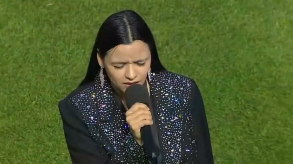 Sol Sattler emocionó con su interpretación del Himno Nacional en el partido de la Selección femenina Sol Sattler emocionó con su interpretación del Himno Nacional en el partido de la Selección femenina