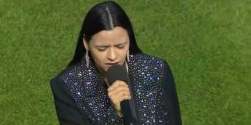 Sol Sattler emocionó con su interpretación del Himno Nacional en el partido de la Selección femenina Sol Sattler emocionó con su interpretación del Himno Nacional en el partido de la Selección femenina
