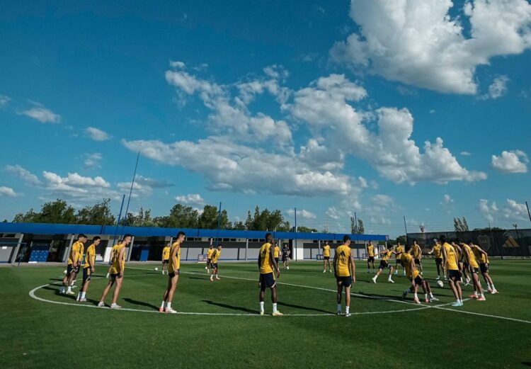Úbeda recupera piezas para jugar con Racing Boca hizo doble turno pensando en el cruce con la Academia.