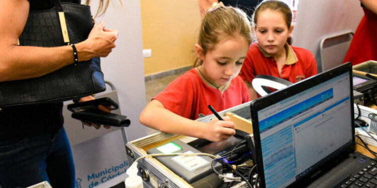 Último Operativo DNI del año en Barrio Comercial Operativo