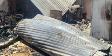 Un quincho quedó destruido y una vecina tuvo que ser asistida tras un incendio Un quincho quedó destruido y una vecina tuvo que ser asistida tras un incendio