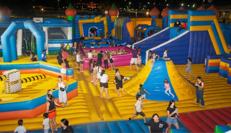 Inflalandia debutó en Córdoba: un parque inflable gigante para todas las edades Inflalandia abrió en Córdoba con inflables gigantes, juegos interactivos y propuestas temáticas, ofreciendo un nuevo espacio recreativo para todas las edades en la zona de Parque Bustos.