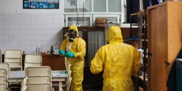 Derrame de ácido en un colegio del Centro: evacuaron a 300 alumnos por prevención