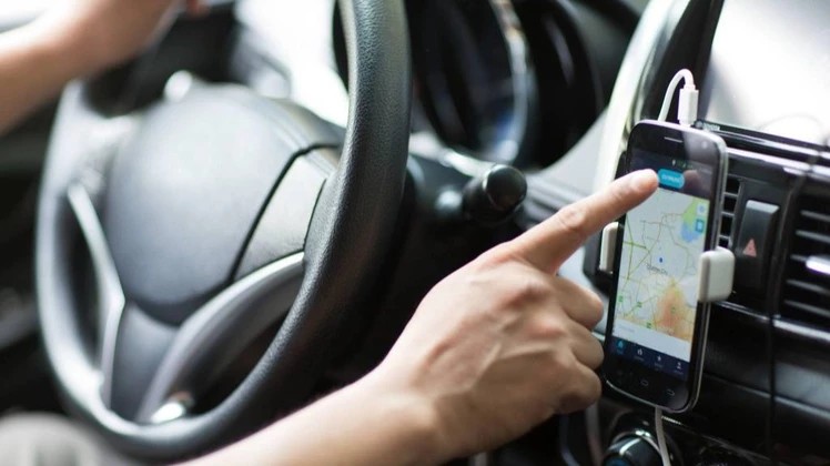 Cómo hacer la inscripción de choferes y vehículos de aplicaciones de viaje La Municipalidad habilitó a Uber y Viajá Ya y abre la inscripción para vehículos.