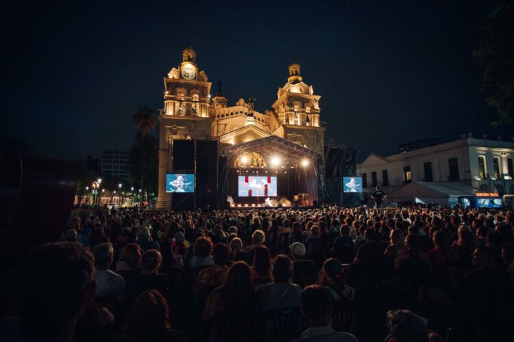 La Catedral Nuestra Señora de la Asunción, escenario de las tres jornadas de música y celebración en la Plaza San Martín.