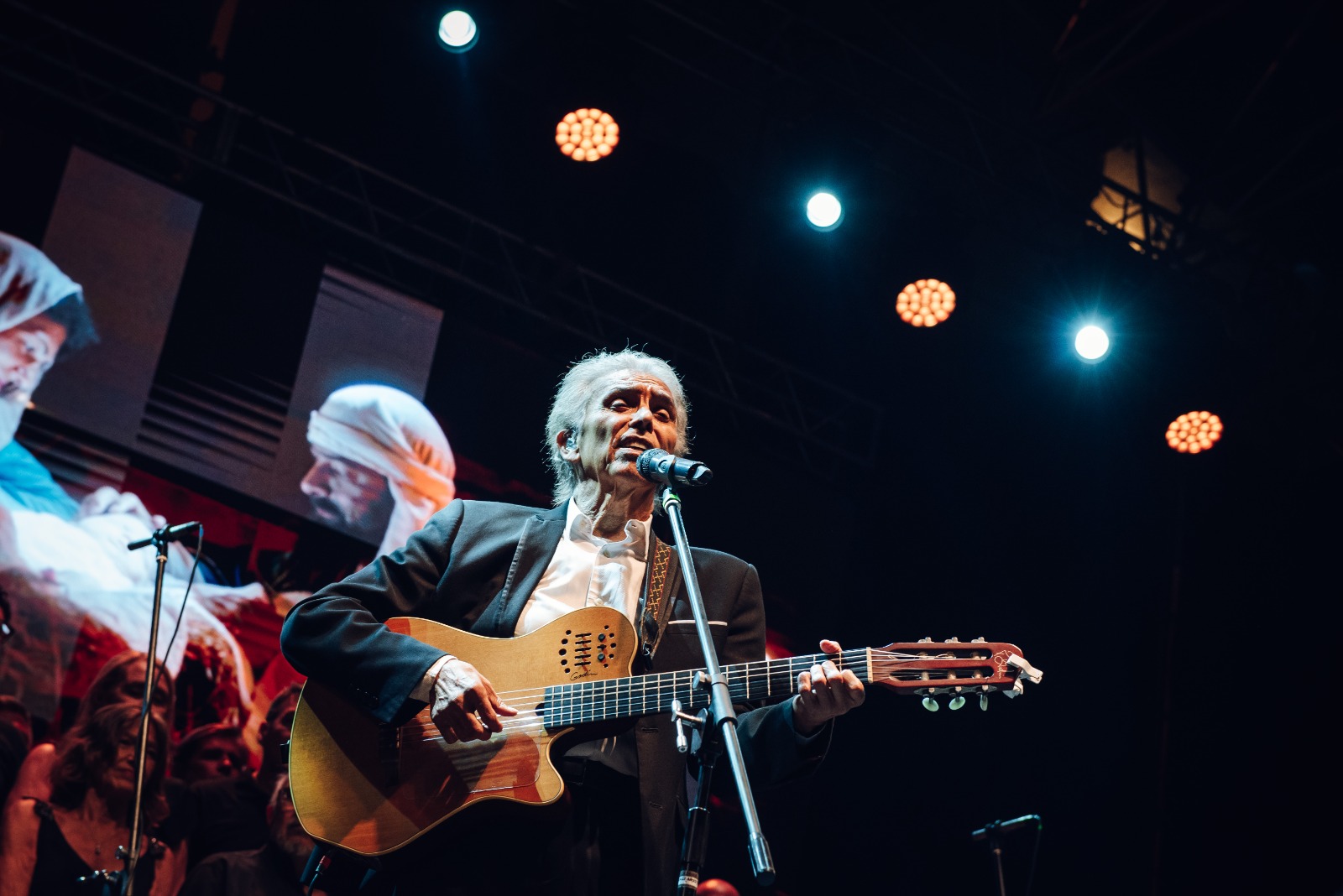 Jairo y la Misa Criolla reunieron a más de 12 mil personas frente a la Catedral Jairo y la Misa Criolla reunieron a más de 12 mil personas frente a la Catedral