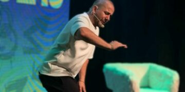 Ulises Bueno sorprendió al público al subir al escenario con Camilo Nicolás