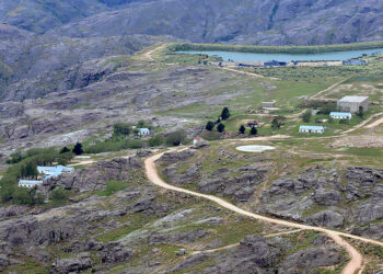 Denuncian que la mina de uranio Los Gigantes continúa contaminando