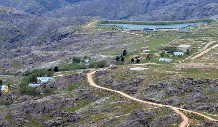 Denuncian que la mina de uranio Los Gigantes continúa contaminando De acuerdo a la denuncia, se mantiene la contaminación de la zona de Los Gigantes.