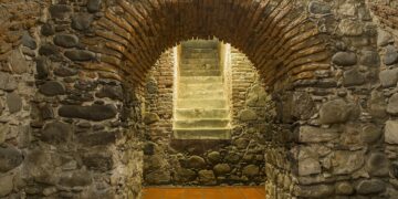 Luz que transforma el arte: la Cripta Jesuítica se llena de color y espiritualidad Luz que transforma el arte: la Cripta Jesuítica se llena de color y espiritualidad