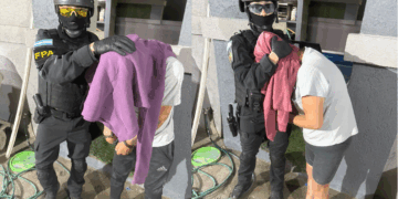 Aprehendieron a tres hombres de 33, 34 y 42 años, y a dos mujeres de 27 y 28.