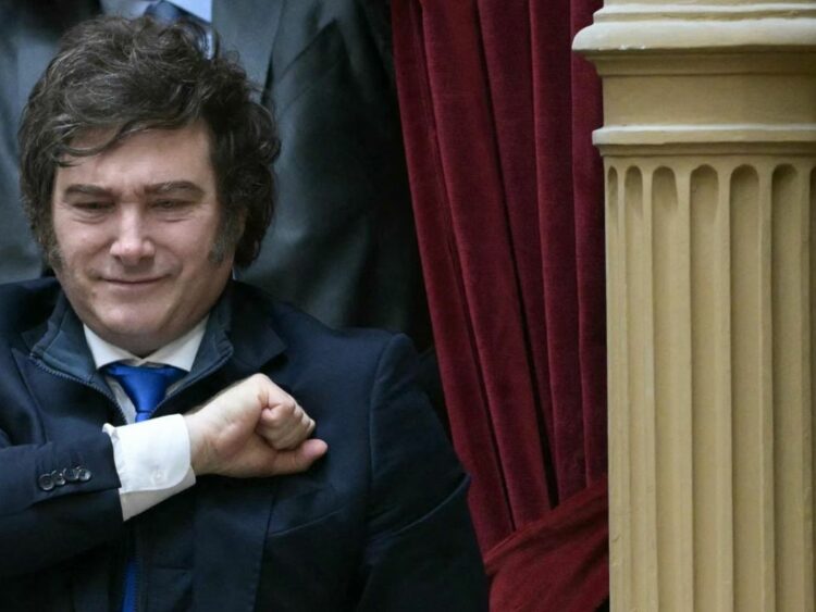 Milei suspendió su agenda en Oslo y regresa al país Milei suspendió su agenda en Oslo y regresó al país, mientras la hija de María Corina Machado recibió el premio en nombre de la dirigente venezolana.