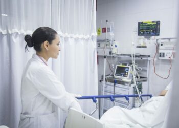 El 84% de los médicos de guardia tuvo que aumentar las horas de trabajo