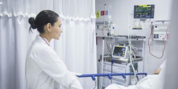 El 84% de los médicos de guardia tuvo que aumentar las horas de trabajo