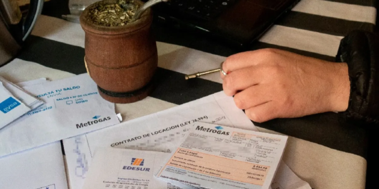 Enero comienza con una nueva batería de aumentos en alquileres, transporte, servicios, combustibles y prepagas, que vuelve a tensionar el presupuesto de los hogares y suma presión sobre la inflación en el arranque de 2026.